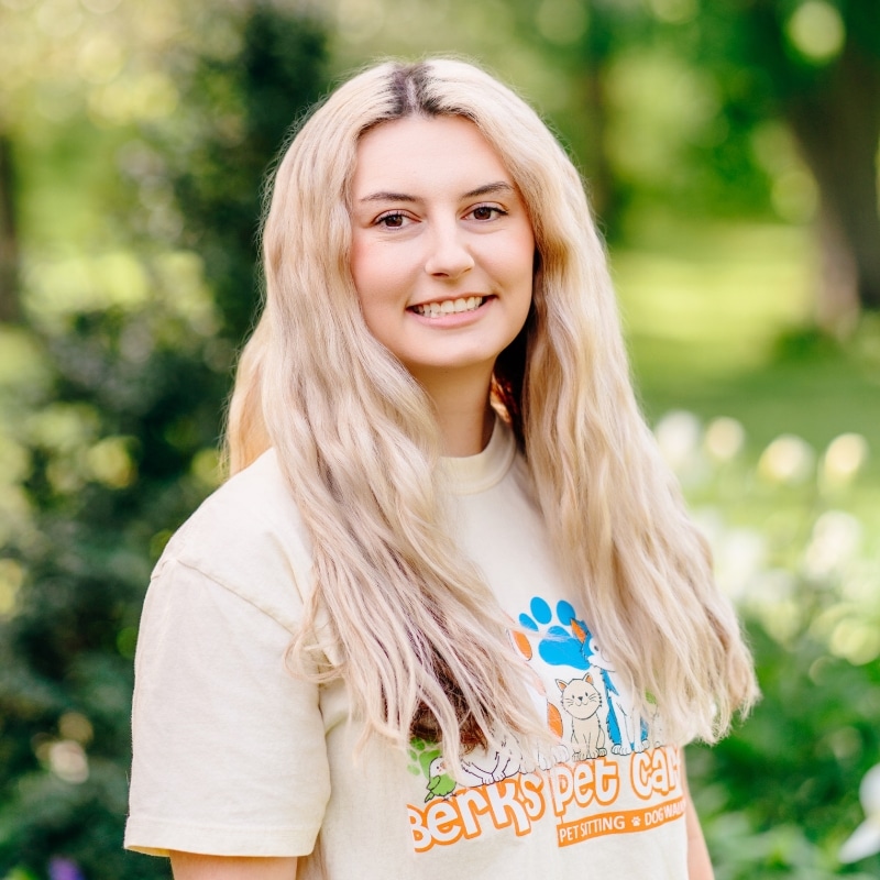 Adrianna | Pet Sitter